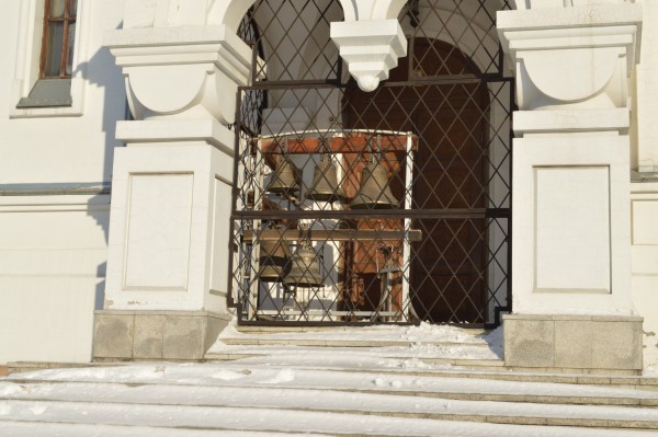 Временное пристанище колоколов Знаменской церкви