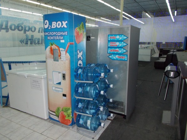 Автоматы и пищевой лёд на входе © Егор Дубовой