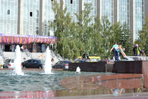 Красивый фонтан у ГПНТБ © Наталья Поморцева