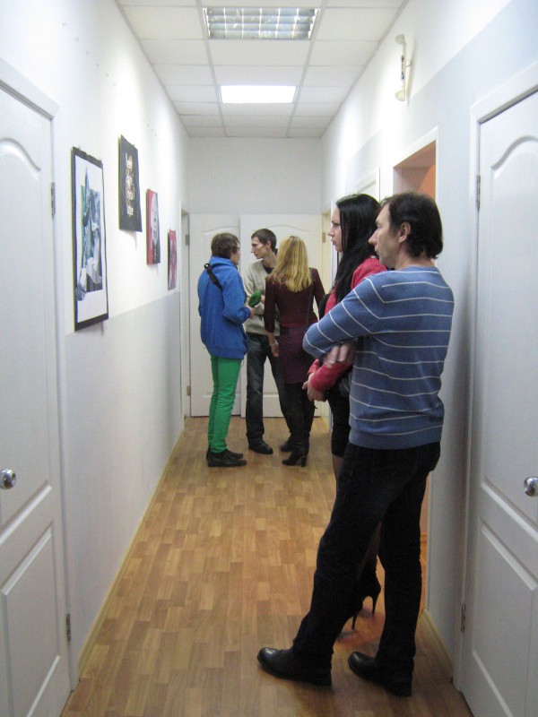 Посетители молодежного центра на выставке © Алёна Груя