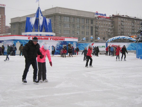 Посетители катаются на коньках © Алёна Груя