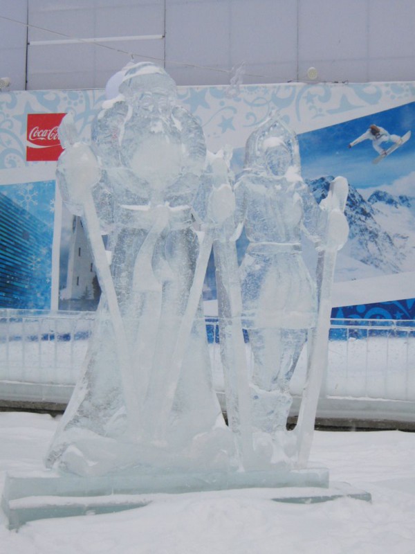 Ледяная скульптура – Дед Мороз и Снегурочка © Алёна Груя