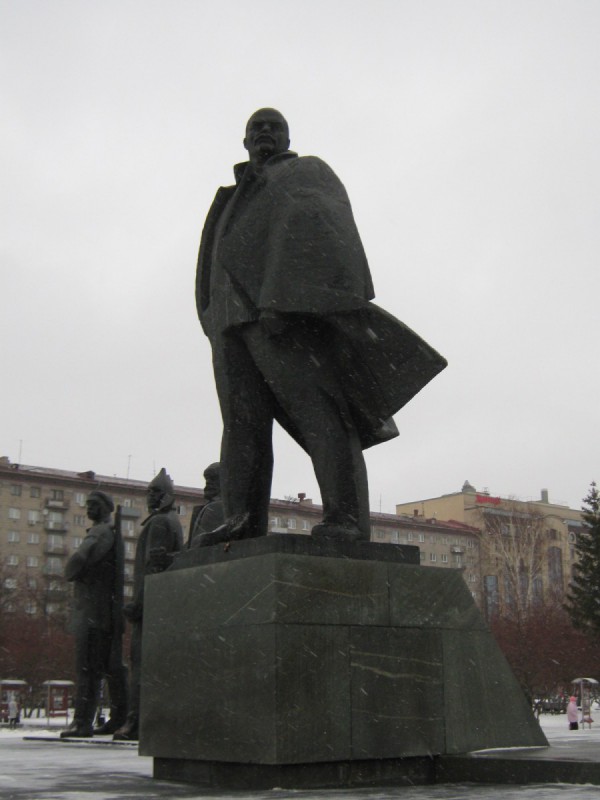 Главная часть композиции – скульптура Владимира Ленина  © Алёна Груя