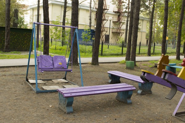 Качели на детском площадке в «Первомайском» парке © Алёна Груя