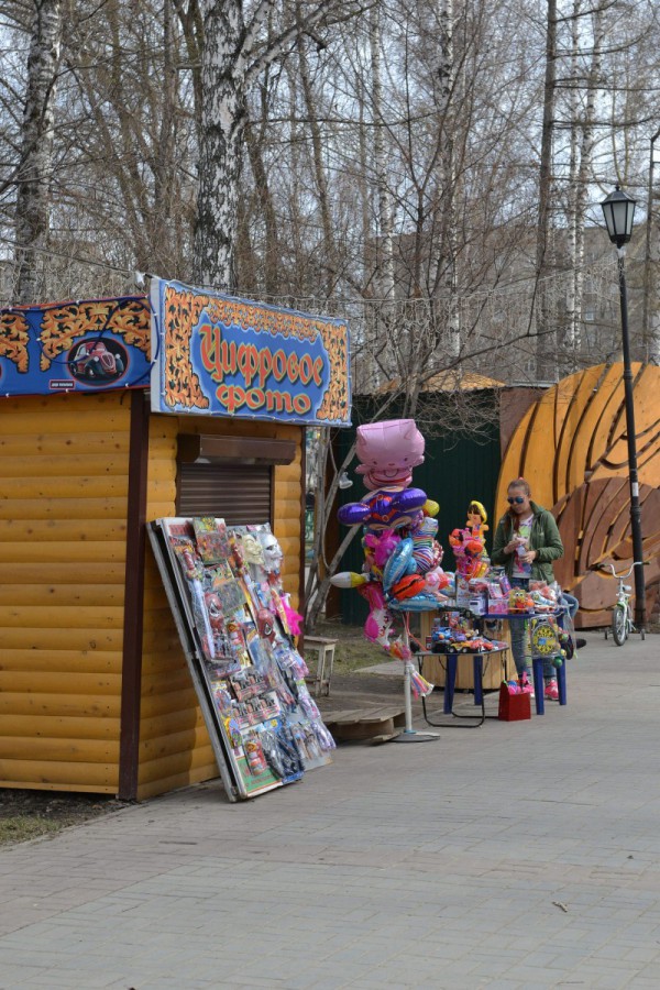 Продажа сувениров и игрушек в Березовой роще © Алёна Груя