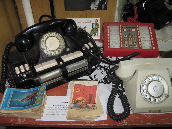 Телефоны в экспозиции музея © Алёна Груя