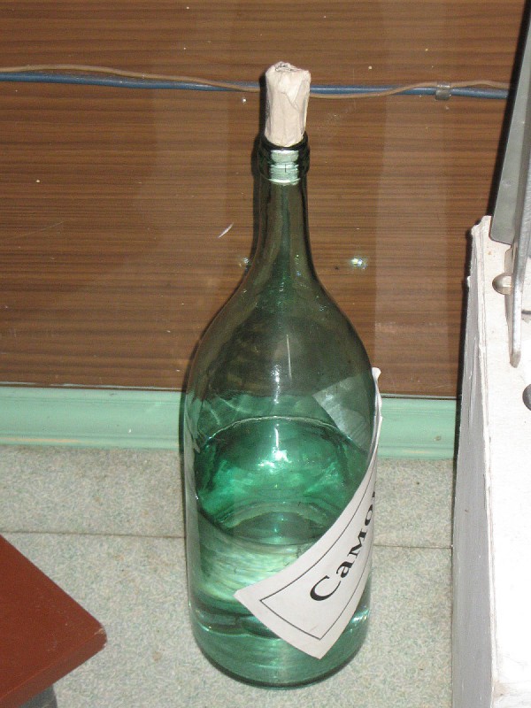 Бутыль с надписью «Самогон» в музее © Алёна Груя