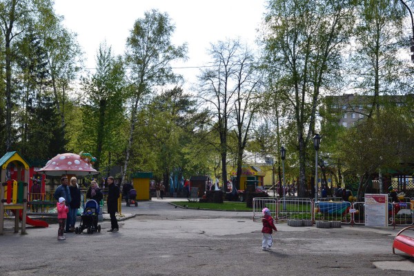 Часть парка, где находятся детские аттракционы © Алёна Груя