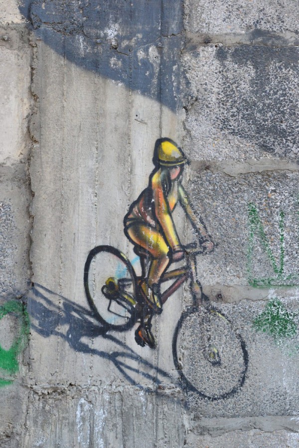 Часть композиции – девочка на велосипеде © Алёна Груя
