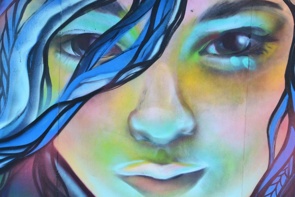 Граффити на гараже – лицо девушки © Алёна Груя