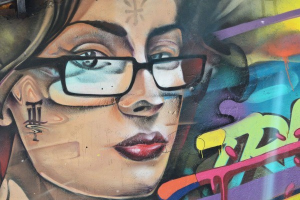 Рисунок граффити – девушка в очках © Алёна Груя