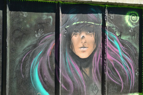 Часть граффити, изображающего девушку © Алёна Груя