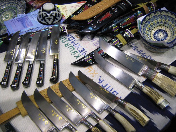 Ножи, продававшиеся на выставке © Алёна Груя