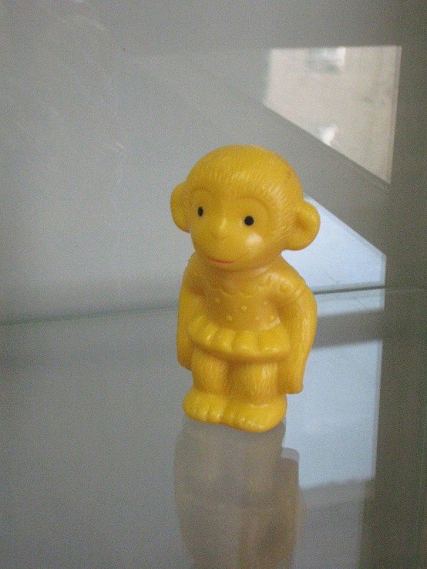 Игрушечная обезьянка – экспонат выставки © Алёна Груя