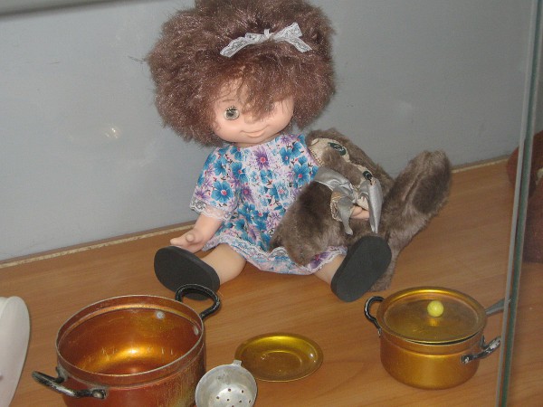 Экспонаты выставки – советские куклы и игрушечная посуда © Алёна Груя