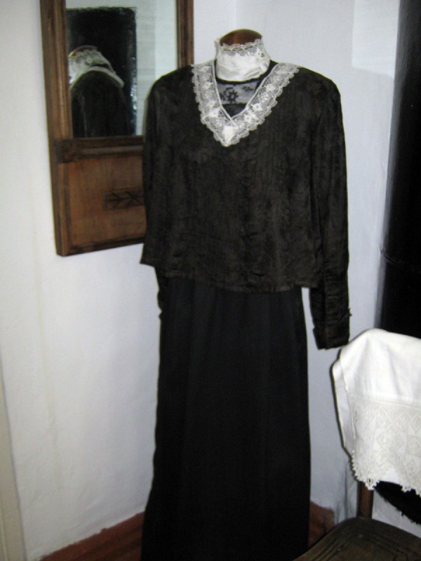 Старинное платье, принадлежавшее хозяйке дома © Алёна Груя
