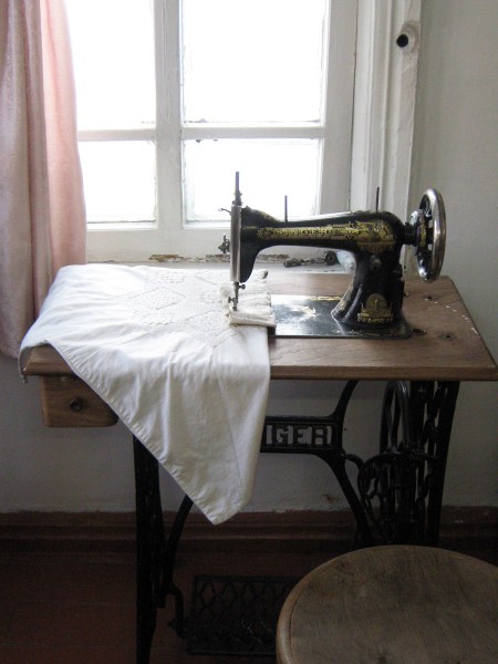 Ножная швейная машинка – экспонат музея © Алёна Груя