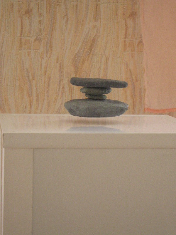 Парящий камень на выставке в ДМ «Юность» © Алёна Груя