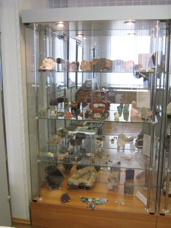 Экспозиция камней и минералов из минералогического музея «Самоцвет» © Алёна Груя