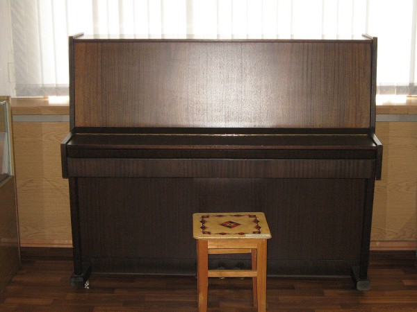 Пианино – экспонат в Музее истории развития образования Новосибирска и области © Алёна Груя
