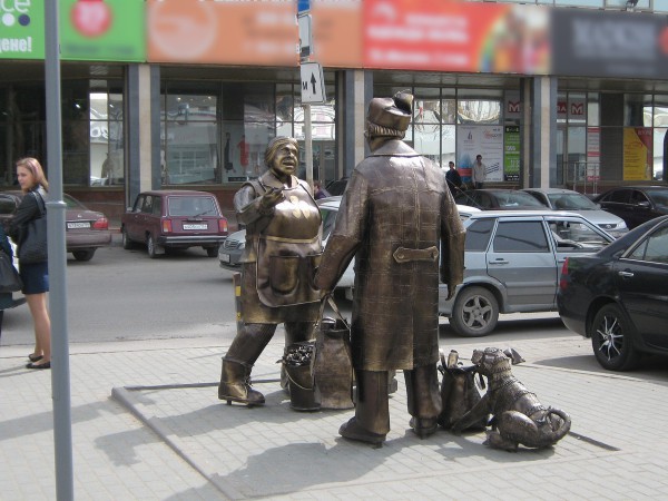 Памятник Покупателю и продавцу в Новосибирске © Алёна Груя