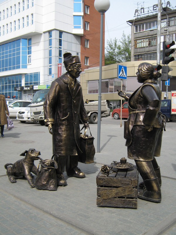 Памятник Покупателю и продавцу возле Центрального рынка © Алёна Груя