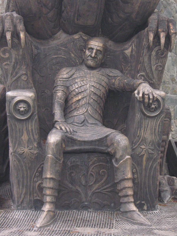 Кощей на троне – часть скульптурной композиции © Алёна Груя