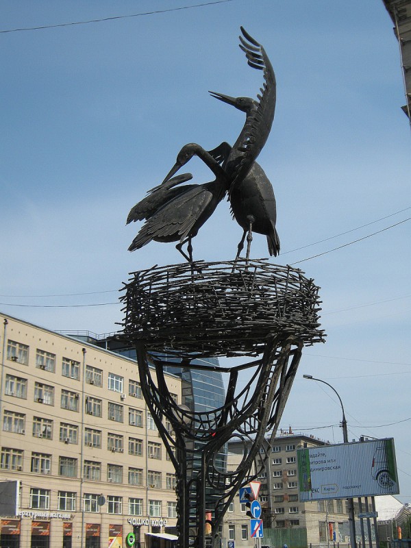 Аисты в гнезде – скульптура в Новосибирске © Алёна Груя