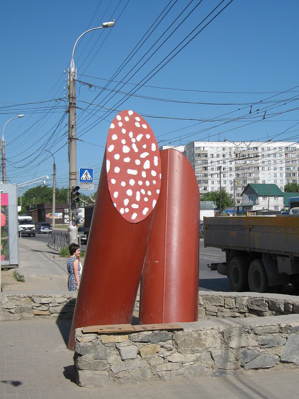 Памятник колбасе в Новосибирске © Алёна Груя