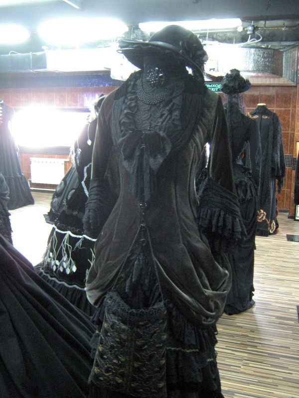 Траурное платье темно-зеленого цвета – экспонат музея © Алёна Груя