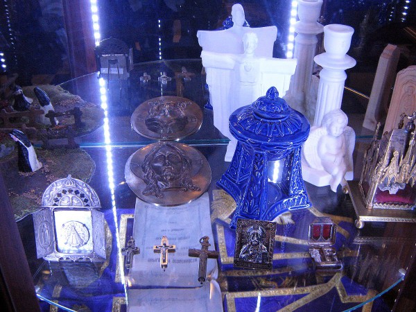 Экспонаты в Музее мировой погребальной культуры, относящиеся к христианской традиции © Алёна Груя