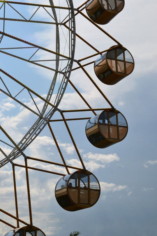 Кабинки колеса обозрения на набережной © Алёна Груя