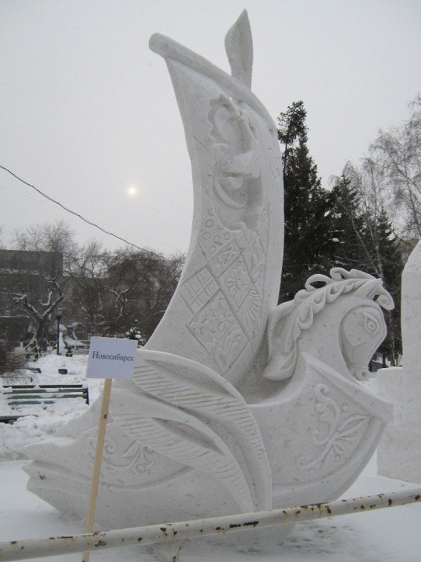 Снежная композиция «В добрый путь», сделанная командой из Новосибирска © Алёна Груя