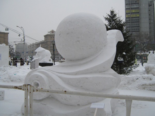Снежная скульптура «Нагрузилась» - 2-ое место на фестивале © Алёна Груя