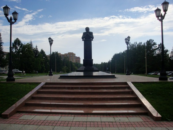 Памятник В.А. Коптюгу © Елена Пак