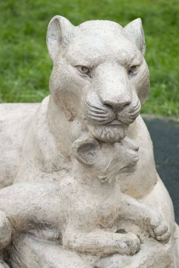 Скульптура львёнка и львицы в Эдемском саду © Алёна Груя