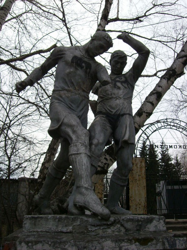 Скульптура футболистов в Новосибирске © Александр Матвеев