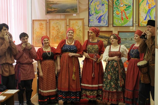 Выступление музыкального коллектива на открытии выставки «Город мастеров» © Полина Мерзлякова