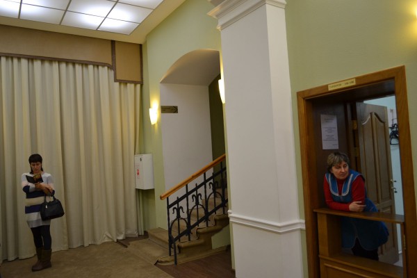 Гардероб и лестница на второй этаж © Наталья Поморцева