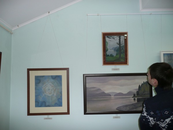 Картины: «Роза на голубом», «Сосна над озером», «Горное озеро» © Рудевская Наталья
