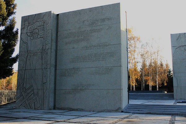 Пилон Монумента Славы вблизи © Светлана Лиль