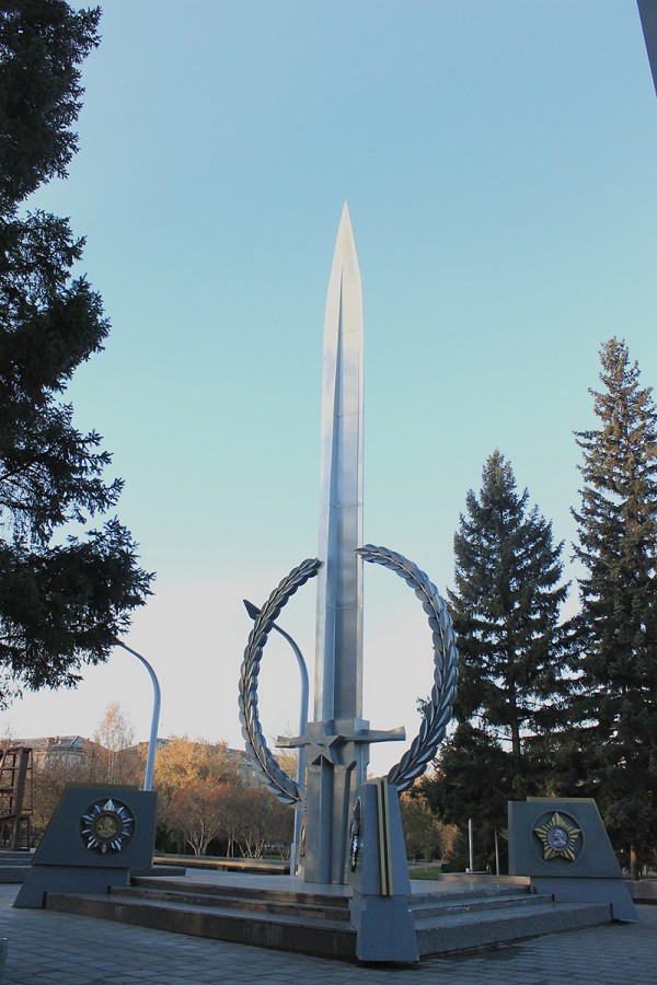 Восемнадцатиметровый меч - памятник Единству Фронта и Тыла © Светлана Лиль